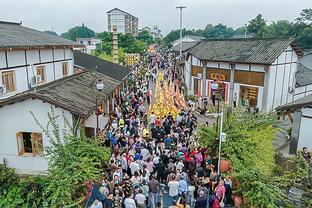 布克谈明日对阵鹈鹕：这不是季后赛 但对抗级别会和季后赛一样